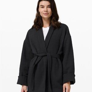 Lululemon Serene Travels Wrap
DESIGNED FOR ON THE MOVE Size 2